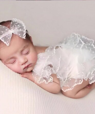 Ylsteed White Newborn Outfit for Pictures Knitted Infant Photography Romper with Matching Headbands Mesh Dress Portrait Props
