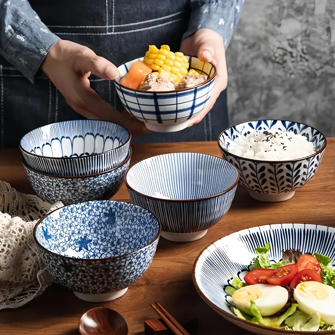 Japanese - style blue and white hand - painted 4.5 - inch ceramic bowl, retro - style rice bowl for home use.