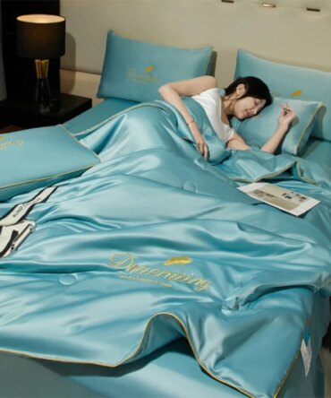 2025 Embroidery Summer Cool Quilt Silky Breathable Queen Quilts Cooling Comforter Bedding Set Ice Rayon Blanket Textile Supplies