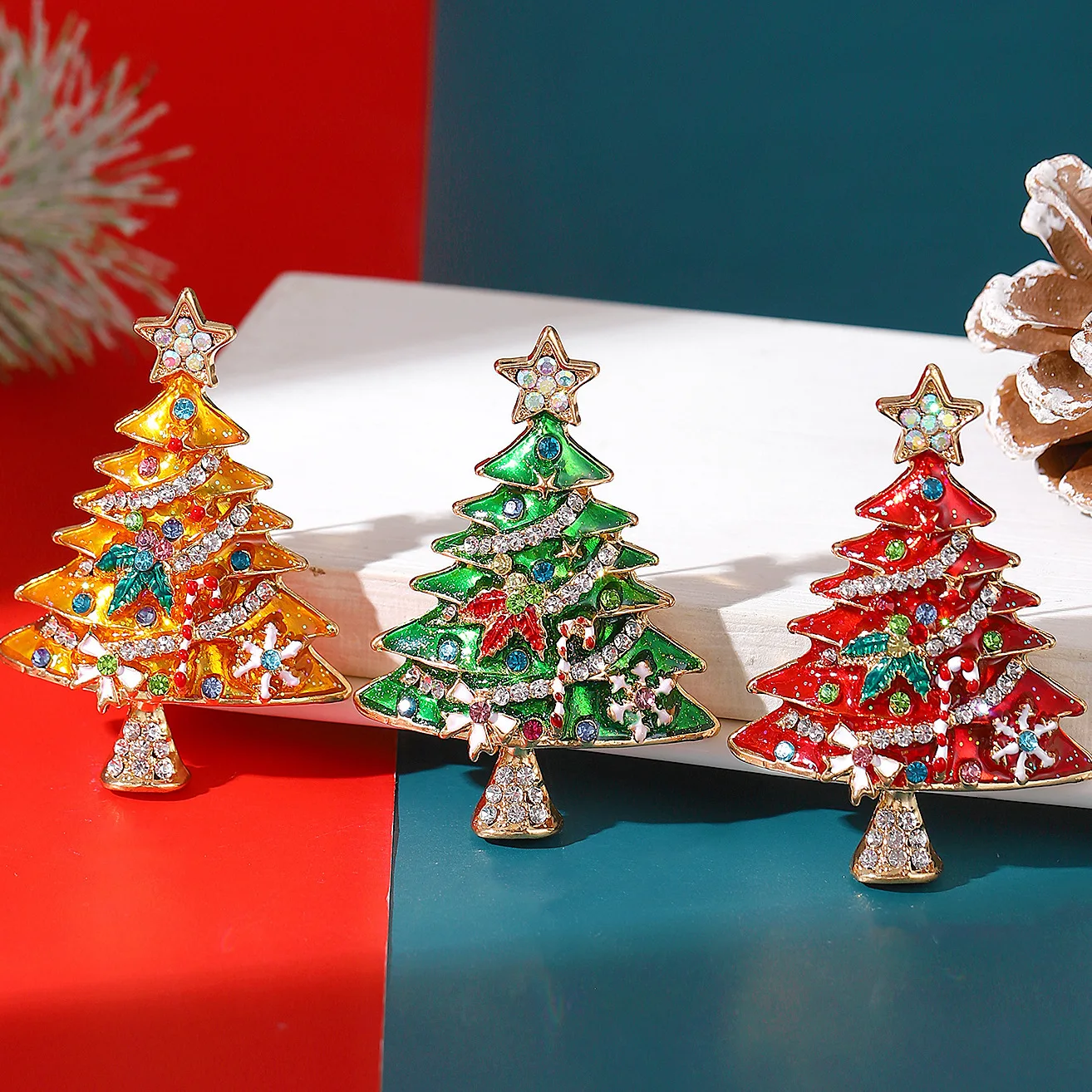 3 Color New Christmas Broches Jewelry Fashion Enamel Rhinestone Christmas Tree Brooch Pin Women's Clothing Accessories