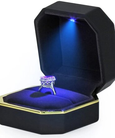 1 Pcs LED Jewelry Ring Box Luxury Velvet Rubber Necklace Pendant Gifts Display With Light For Proposal Engagement Wedding Case