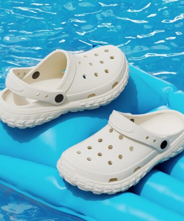 Women and Men's Hole Shoes Summer Non-Slip Outdoor Sandals Closed Toe Shit Feeling Beach Slippers Thick Bottom Soft Bottom