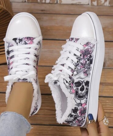 Women's Skull Bat Pattern Vulcanized Shoes Shoes Flat Shoes Fashion Lace Up Sneakers Female Casual Breathable Canvas Shoe 2024