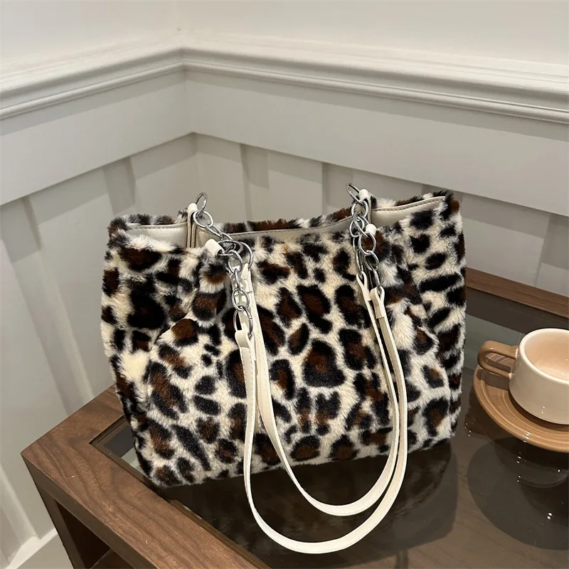 Winter Fashion Leopard Print Plush Women's Bags Are Versatile Casual Trendy Premium Texture Large Capacity Shoulder Handbag - Image 6