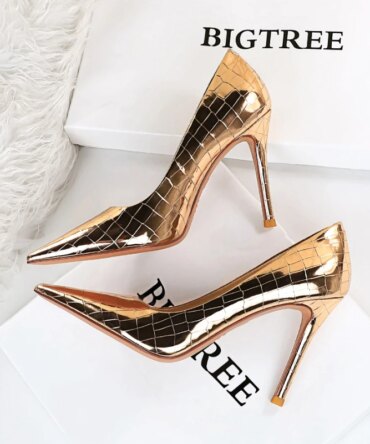 Women's Luxury Vintage  High Heels Metal Stone Pattern Stiletto High Heel Women's Exquisite Pumps Pointed Toe Shoes