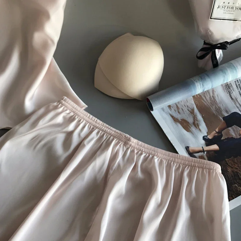 1 Set Women's Pajamas Set, Fashionable V-neck Lace Pajamas, Pajama Shorts Set, Ice Silk Camisole Top Pajama Pants - Image 3