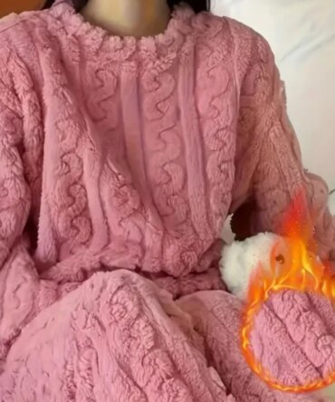 Soft Coral Velvet Jacquard Warm Pajama Set for Women Cozy Loungewear Outerwear for Winter Christmas Back to School Gift ﻿