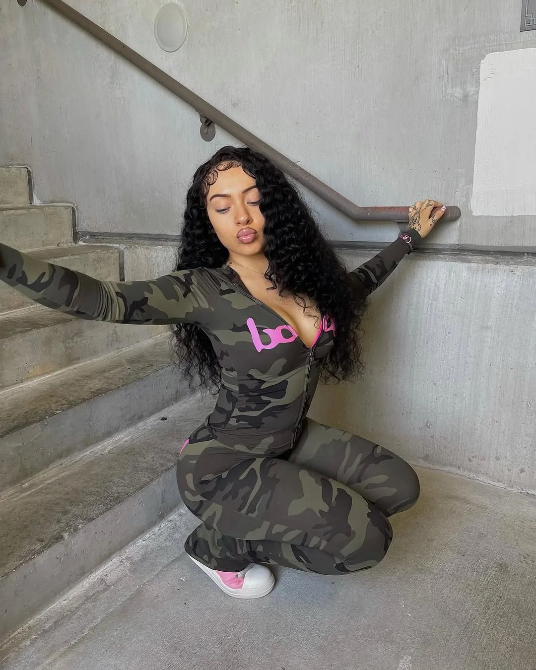 2025 Autumn New Style Cross-border European-American Stylish Letter-Printed Hooded Long-Sleeved Blouse and Pants Set for Versati - Image 6