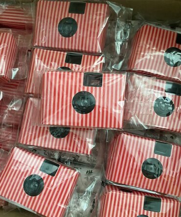 35mm Disposable Camera with 17 Photos, Camaras de Pelicula 17exp Wegwerp Camera Vintage Film Retro Camera for Outdoor Use